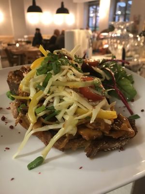 Pulled Mushrooms served on a crunchy toast! 😋 #Veganuary at Dolcinella in Essen