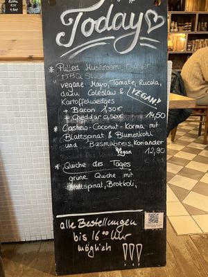 Blumenkohl and Blattspinat curry also vegan!  at Dolcinella in Essen