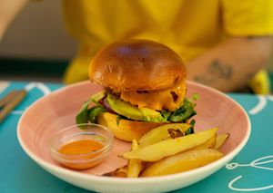 Hamburguesa vegana at Mareando la Huerta in Alicante