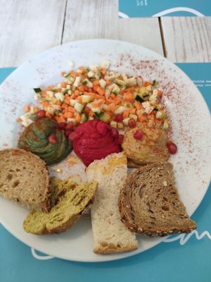Hummus at Mareando la Huerta in Alicante
