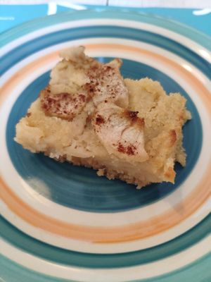 Vegan pear and almond cake at Mareando la Huerta in Alicante