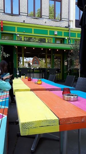 pop outdoor seating at Pura Vida Vegan Tacos in Antwerpen