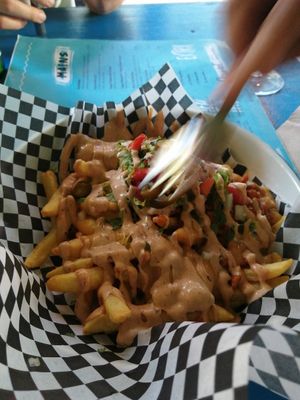 Fully loaded fries at Pura Vida Vegan Tacos in Antwerpen