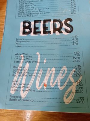 Beer and wine menu at Pura Vida Vegan Tacos in Antwerpen