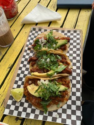 Tacos with three different fillings at Pura Vida Vegan Tacos in Antwerpen