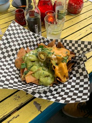 Nachos with guac and vegan cheddar at Pura Vida Vegan Tacos in Antwerpen