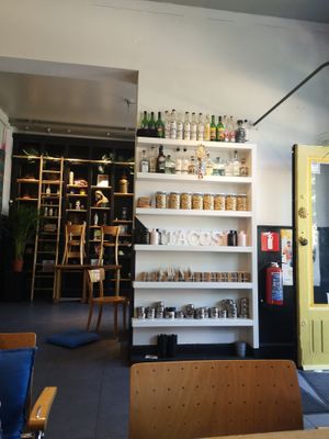 Inside at Pura Vida Vegan Tacos in Antwerpen