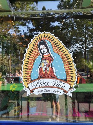 Outside at Pura Vida Vegan Tacos in Antwerpen