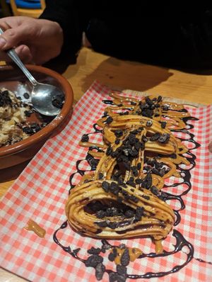 Churros with Oreos and a delicious cake at Pura Vida Vegan Tacos in Antwerpen
