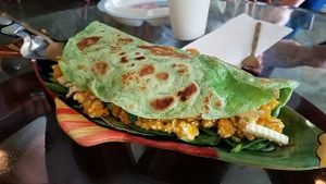 Vegan Thai pizza at Tina's Garden Gourmet Cafe in Hilo