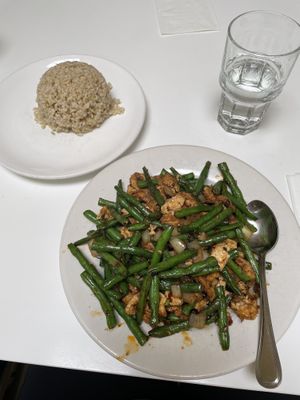 Tofu com feijão verde!😋  at Loving Hut - Sunset District in San Francisco