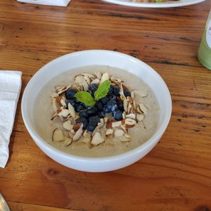 Oatmeal and Berries at Prana Mercado Organico - Blvd Aqua Caliente in Tijuana