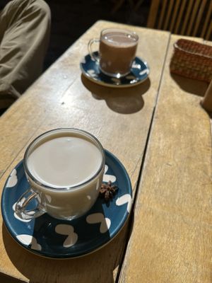 Chai latte and hot chocolate work almond milk  at La Casa del Corregidor in Puno