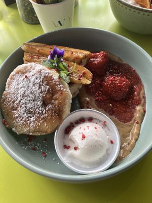 Hot cakes  at WYLD in Raglan