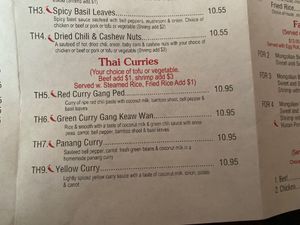 We ordered red curry gang ped with tofu 
& green curry gang keaw wan with tofu 
Delicious 😋 🌱👍 at Peking & Tokyo in Woodstock