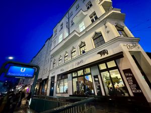store front #Veganuary at St. Oberholz in Berlin