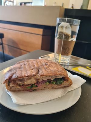  at St. Oberholz in Berlin