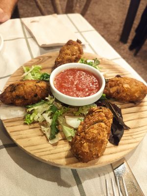 Croquetas de aguacate at Melitón Jardin in Altea