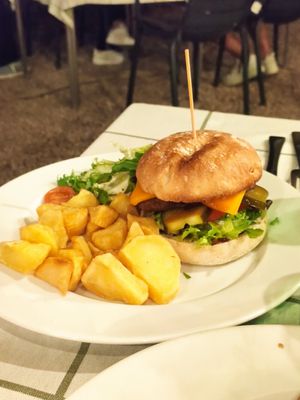 Hamburguesa beyond at Melitón Jardin in Altea