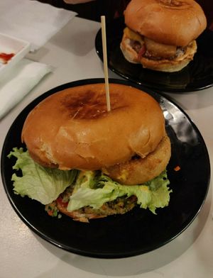 Quinoa burger + onion rings at nube in Spilamberto