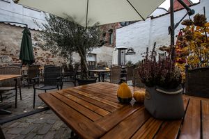 Terrasse perfekt im Sommer mit Sonnenschein und Windstill  at Pizzeria Portofino in Lübeck in Luebeck