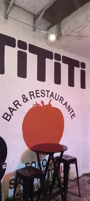 Entrada com o novo nome pintado na parede at Vegan Ti Burguer  in Rio De Janeiro