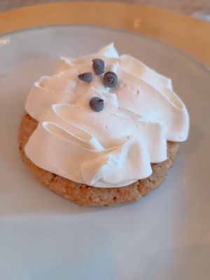 Dolce frolla con panna di soia e cioccolato at MOM Cucina Vegetale Creativa in Fano Adriano