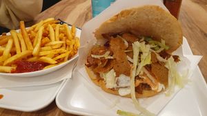 Döner and fries at Melek in Augsburg