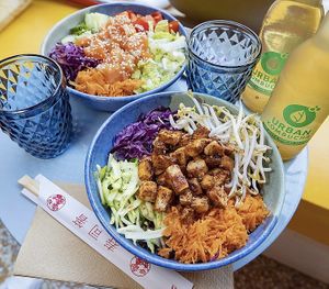 Poke bowl tofu et poke bowl saumon   at Le Spot in Lausanne