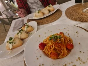 Vegan spaghetti with cherry tomatoes at Semsa Beach in Calpe