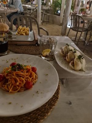 Vegan spaghetti with cherry tomatos and vegan pulled jackfruit bao buns at Semsa Beach in Calpe
