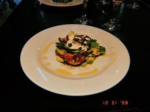 arugula, cashew cream, avocado, sunflower seeds, tomato, sea salt, cranberries... at Crucina Restaurante in Madrid