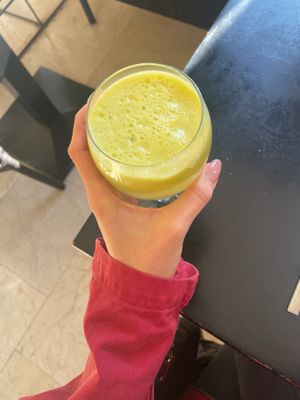 Jugó de manzanas y lima. Impresionante  at Crucina Restaurante in Madrid