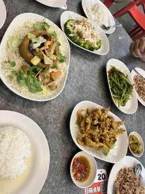 Best neighbourhood tzechar!  at Superior Green Vegetarian 御素缘 in Northeast Singapore