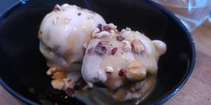 Crème glacée noisette praliné at La Végétalerie - concept store végétal in Saint-brieuc