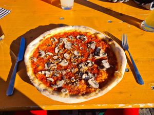 Pizza funghi without cheese at Luis Alm in Saalbach