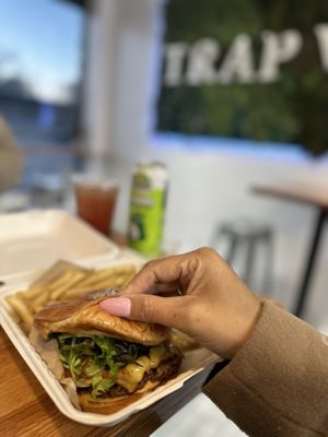 The Man of the hour … the Soul Survivor 😍  at Trap Vegan in Detroit