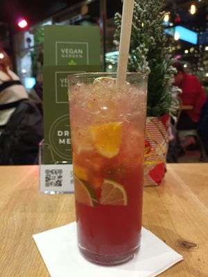 Dit was een drankje met vlierbessen at Vegan Garden Budapest in Budapest