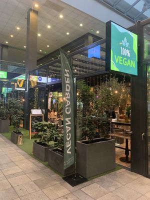 Ubicado dentro de un paseo, se ve el letrero solamente a distancia   at Vegan Garden Budapest in Budapest