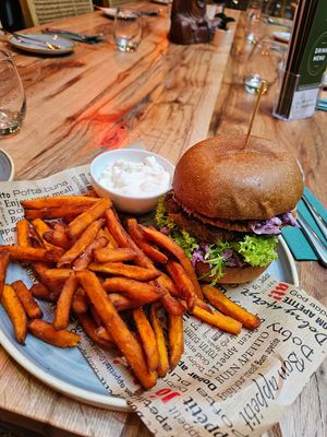 Tépett laskagomba burger / Pulled “oyster-mushroom” burger
 at Vegan Garden Budapest in Budapest