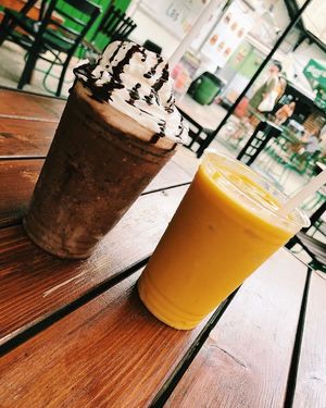 B'Nice shakes. Mango and Chocolate-Coconut at Vegan Garden Budapest in Budapest