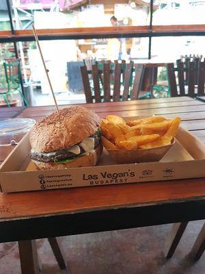 Mushroom burger from las vegans 10/10 at Vegan Garden Budapest in Budapest
