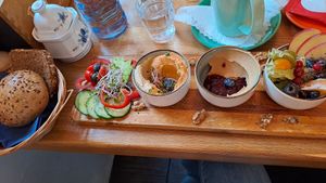 Veganes Frühstück Kunterbunt III at Atelier Ladencafé - St Johannis in Nuremberg