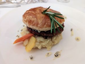 Türmchen von veganem Green-Mountain-Steak (alias Hamburger 😅) - ein Gedicht!! at Schlossrestaurant Habsburg  in Habsburg