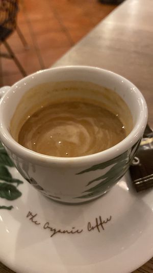 Coffe with milk (cold) and just half of the cup (dunno why)  at daTerra in Faro