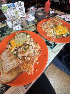 LA Garden (left), Picasso (right)  at L.A. Cafe in Waterford