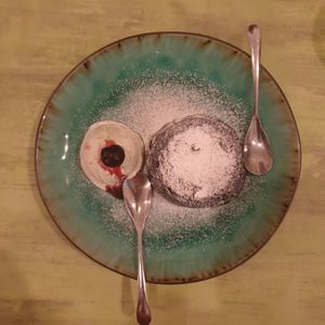 Tortino caldo al cioccolato con gelato al basilico at Magn'etico Osteria Bio & Veg in Borgo San Lorenzo