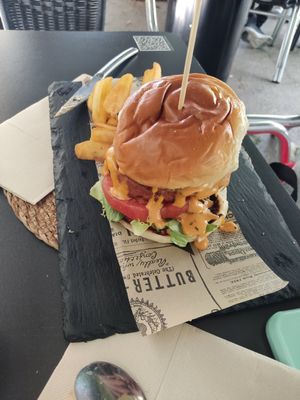 Burger at LaMundi in Cordoba