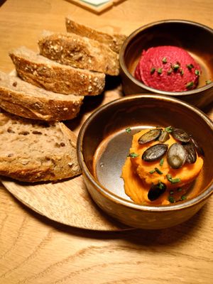 Paprika- und Rote-Bete-Dip at Ox&Ehrlich in Lermoos