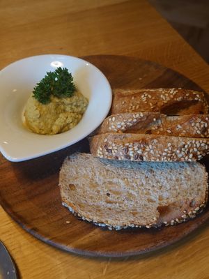 Aperitif with homemade bread and olive spread at Ox&Ehrlich in Lermoos